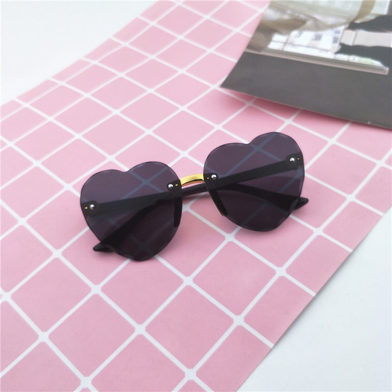 2020 Fashion Trimmed Children's Sunglasses Approval Peach Heart Cute Boy Girl Sunglasses Personalized Edge Ocean Pieces