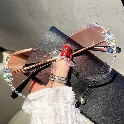 2022 new sunglasses women's UV protection sun protection diamond rhinestone sunglasses women's personality crystal ins Korean version tide