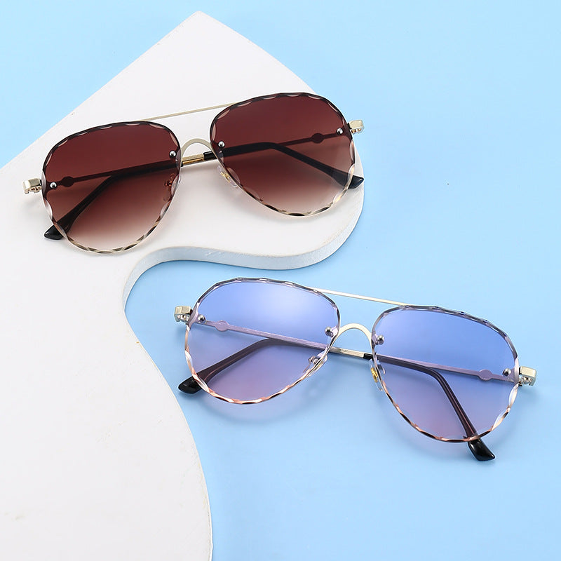 2022 new fashionable retro men's and women's sunscreen toad glasses European and American personalized metal large frame pilot sunglasses