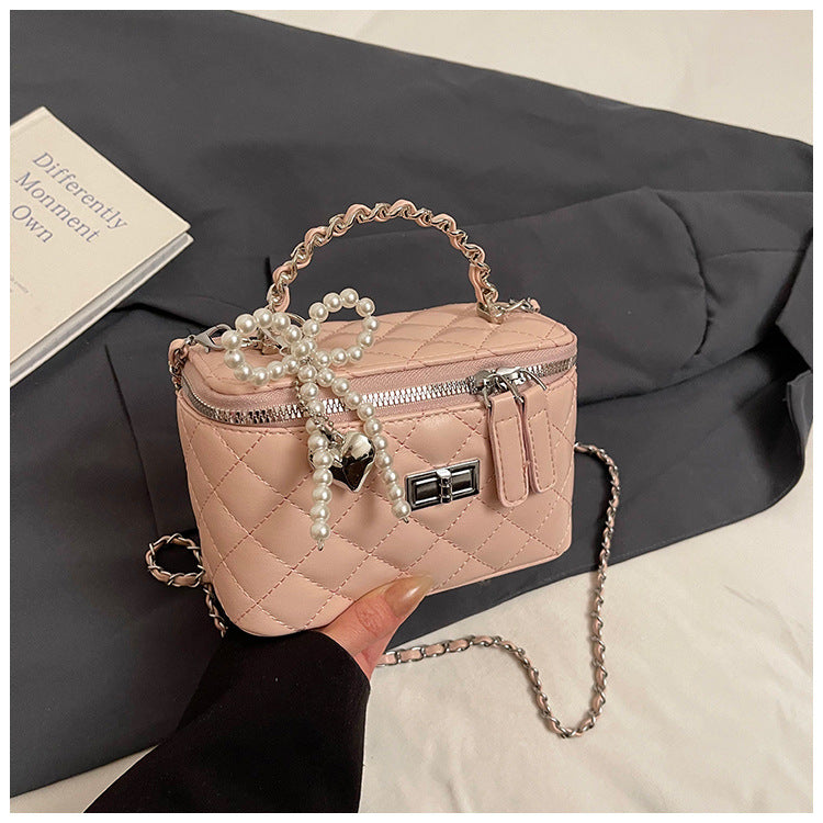 Xiaoxiangfeng rhombus chain single shoulder underarm bag women's 2025 spring new style fashionable and simple commuter messenger bag