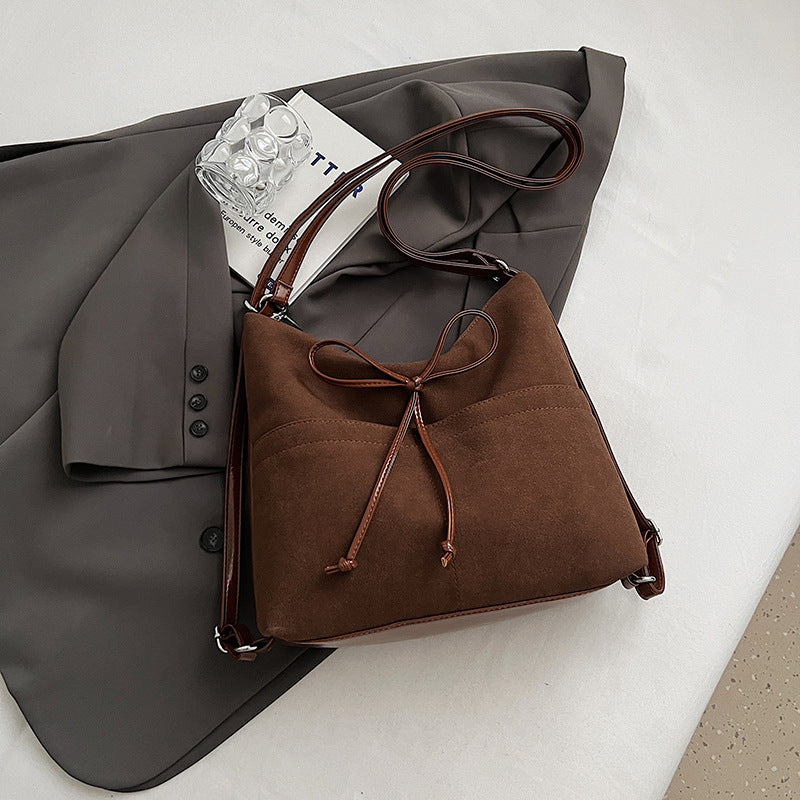 Women's bag 2024 autumn new foreign style large capacity casual simple niche retro fashion personalized shoulder tote bag