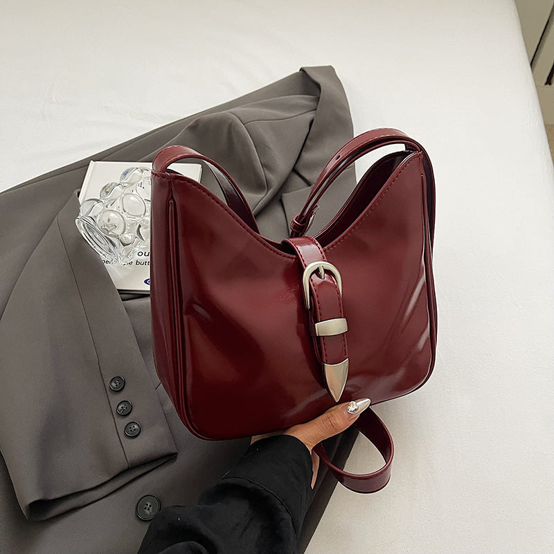 Women's messenger bag 2024 autumn simple belt buckle commuter shoulder bag underarm oil wax leather fashion handbag tide