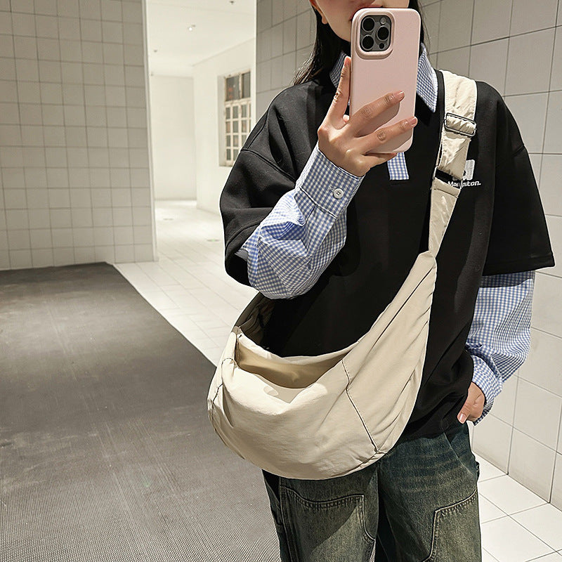 Wholesale large-capacity bags, women's casual dumpling bags, simple and lightweight shoulder bags, trendy versatile commuter messenger bags