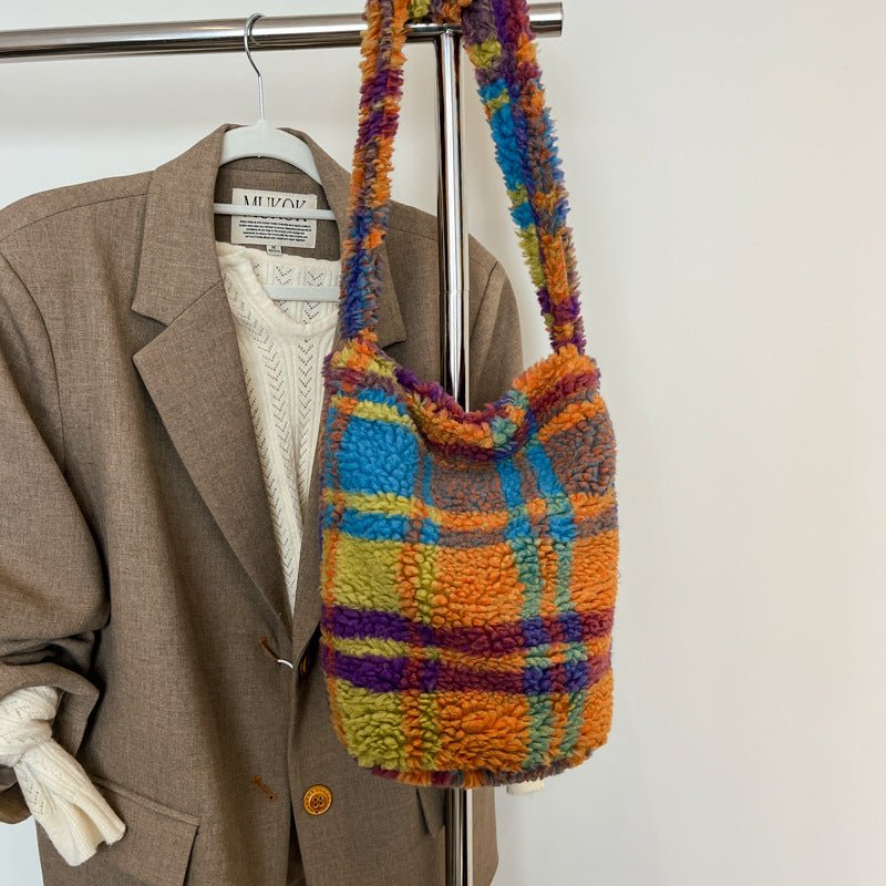 Winter new lamb wool shoulder bag bucket bag large capacity commuter messenger retro ethnic style fluff tote bag