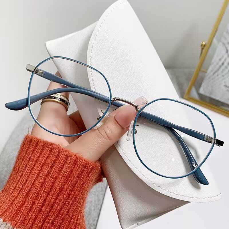2023 new metal ultra-light anti-blue glasses fashion couple with high definition myopia glasses Internet celebrity flat glasses