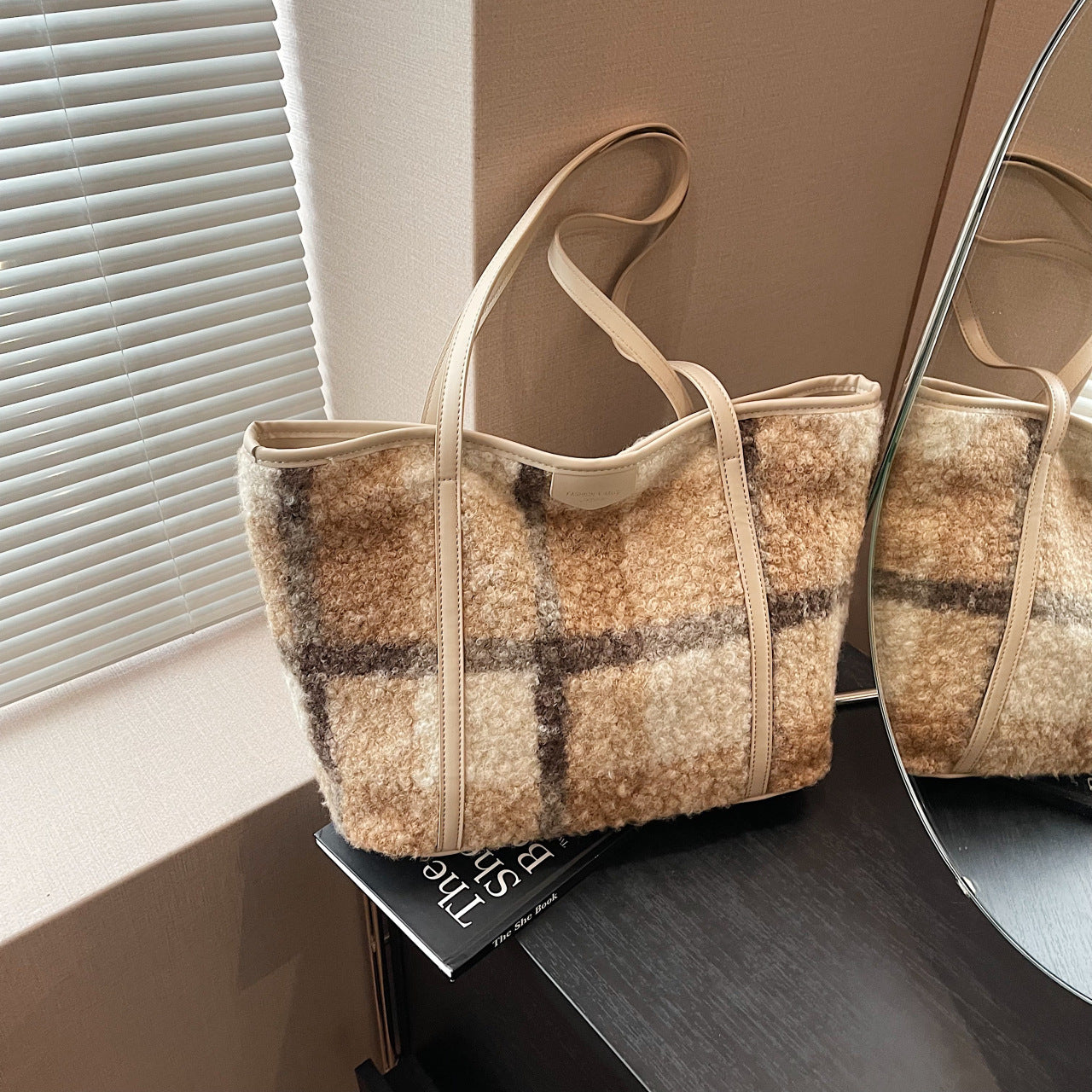 Woolen plaid single shoulder women's bag 2024 autumn and winter new niche versatile underarm large-capacity textured tote bag