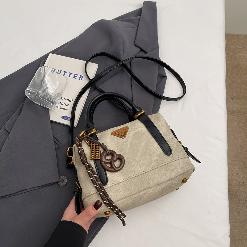 Winter retro handbag bag women's bag 2025 new fashionable large-capacity versatile casual commuter messenger pillow bag