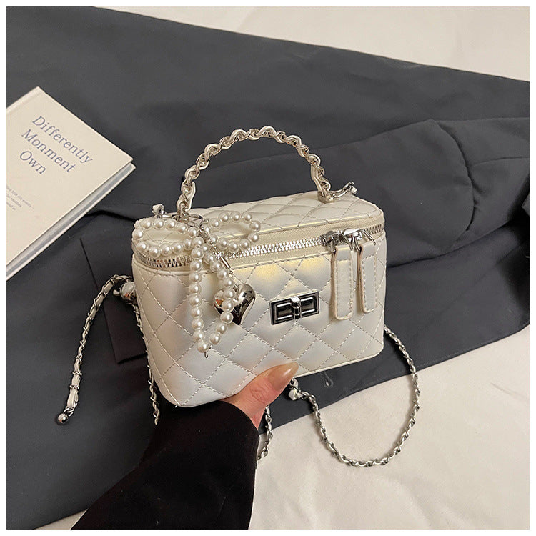 Xiaoxiangfeng rhombus chain single shoulder underarm bag women's 2025 spring new style fashionable and simple commuter messenger bag