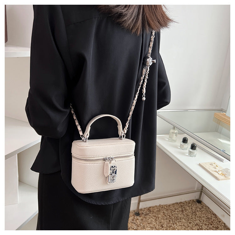 Women's bag 2022 spring and summer new Korean version fashion shoulder messenger small square bag personalized lock texture handbag