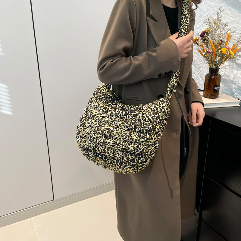 Winter new cloud bag leopard print handbag women's pleated quilted bubble cotton clothing bag large capacity shoulder messenger bag