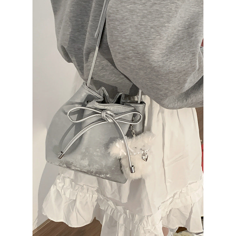 Wholesale versatile ins messenger bag women's 2024 new fashion Korean version bucket bag feeling shoulder bag