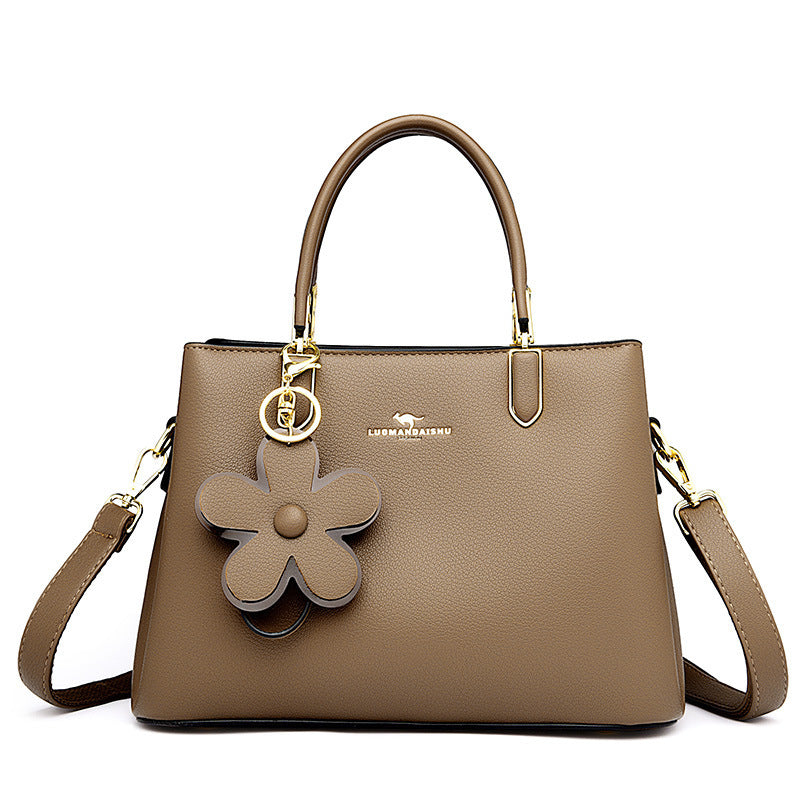 Women's bag 2023 new autumn and winter temperament handbag fashionable large capacity versatile shoulder messenger bag one piece delivery