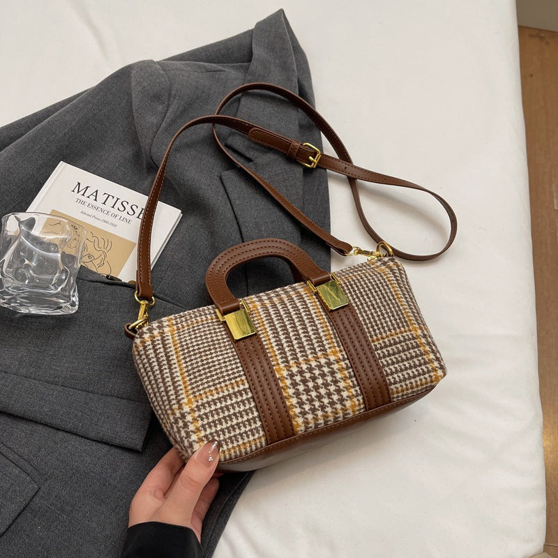 Winter new small bag women's 2024 fashion foreign simple handbag retro bowling commuter messenger bag bag