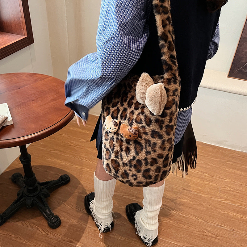 Winter leopard print plush bag women's 2024 new fashion portable bucket bag texture foreign style shoulder messenger bag