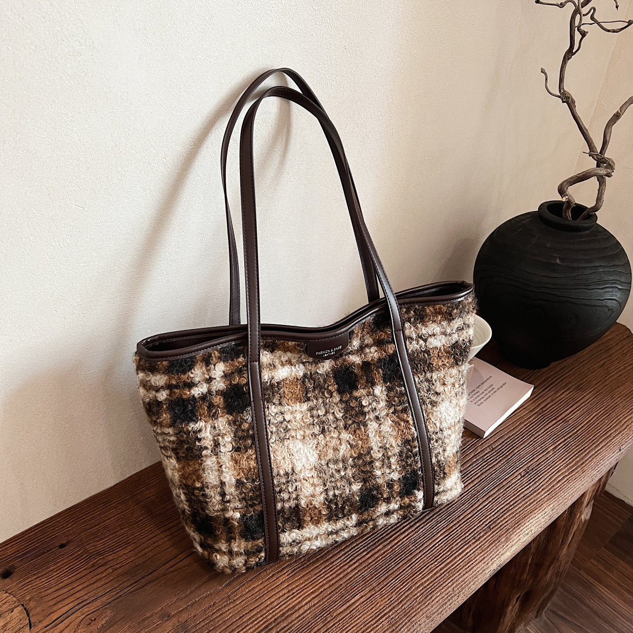 Woolen plaid single shoulder women's bag 2024 autumn and winter new niche versatile underarm large-capacity textured tote bag