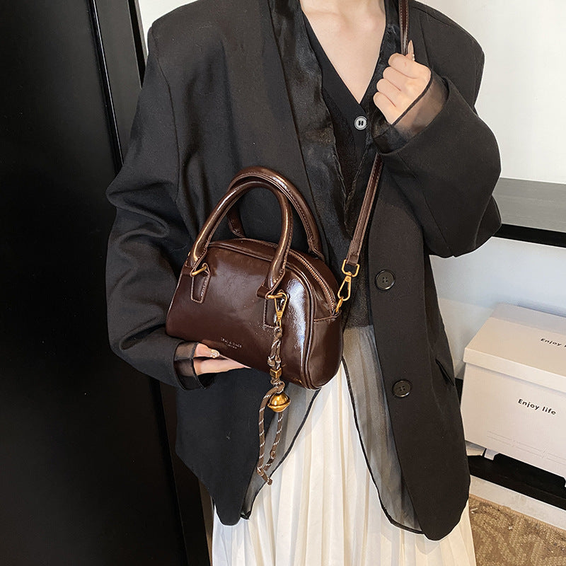 Winter new 2024 niche retro trendy portable small square bag fashionable and casual single shoulder oblique cross-ocean bag women's bag