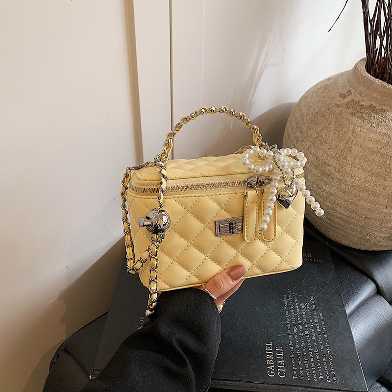 Xiaoxiangfeng rhombus chain single shoulder underarm bag women's 2025 spring new style fashionable and simple commuter messenger bag