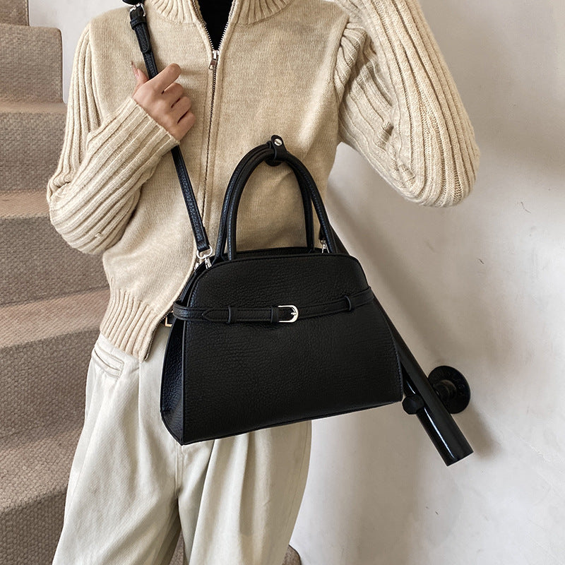 Winter new retro style commuter large-capacity handbag fashionable niche simple solid color Korean version commuter messenger bag
