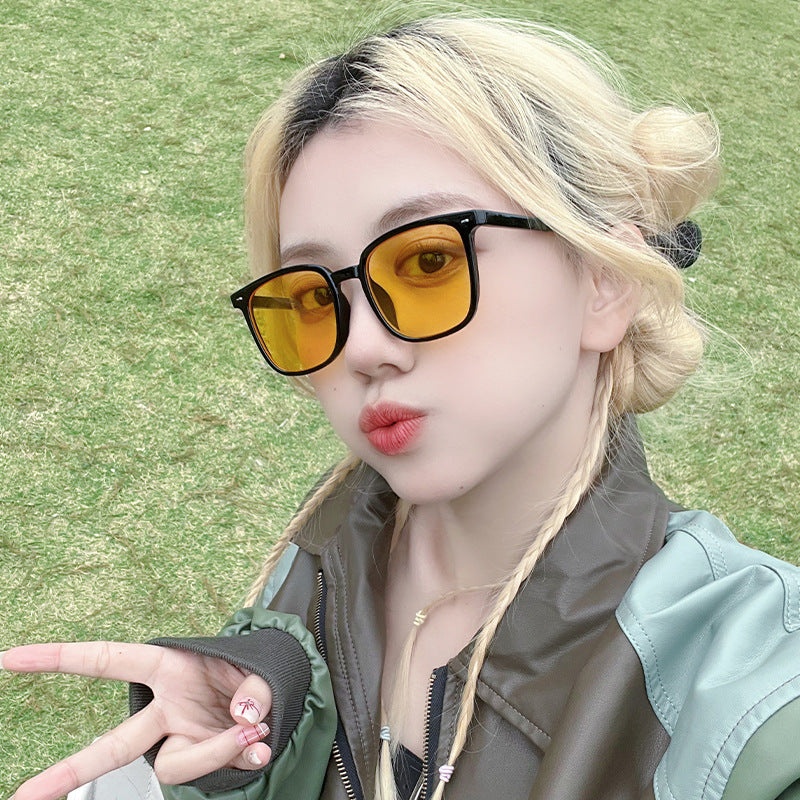 Classmate Yang, black-framed brown sunglasses, sunshade orange glasses, driving sunscreen, Korean version of women's sunglasses, one piece is sent on behalf of others.