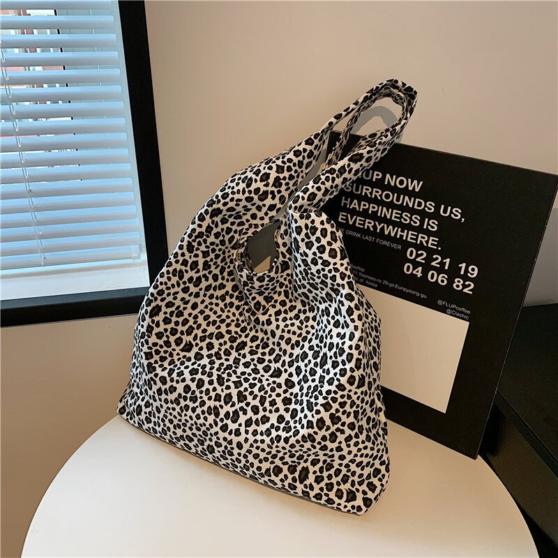 College students commute to class, large-capacity tote bag, women's 2024 new lazy wind leopard print canvas bag, shoulder bag