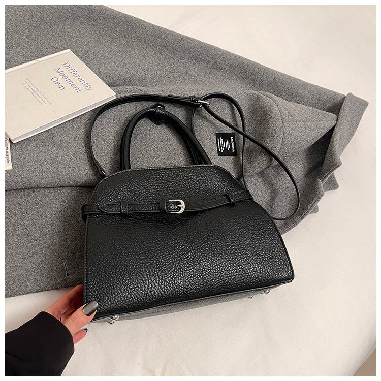Winter new retro style commuter large-capacity handbag fashionable niche simple solid color Korean version commuter messenger bag