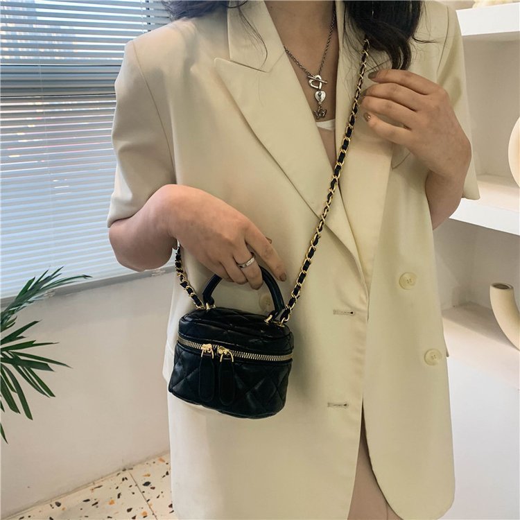 Xiaoxiangfeng bag women's 2023 new Internet celebrity live broadcast portable shoulder bag fashion diamond mini messenger bag tide