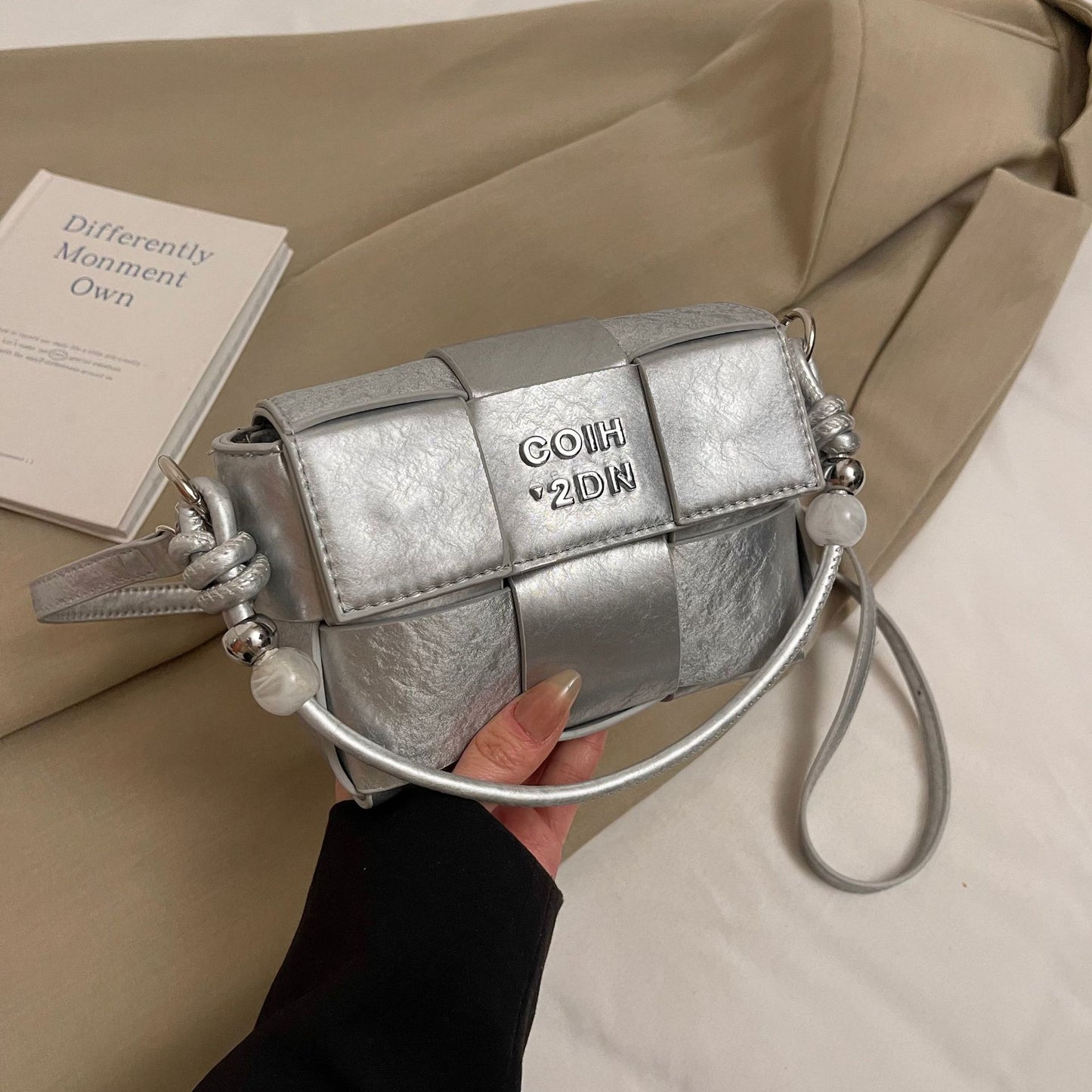 Woven small bag women's 2025 new spring personalized shoulder bag niche texture hand carry messenger bag small square bag