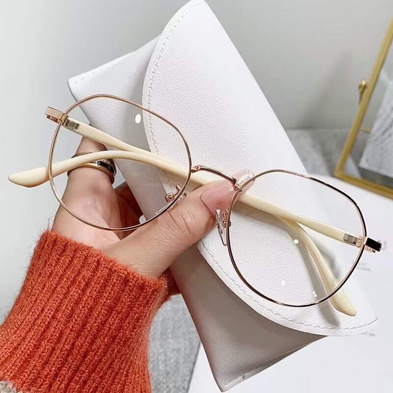 2023 new metal ultra-light anti-blue glasses fashion couple with high definition myopia glasses Internet celebrity flat glasses