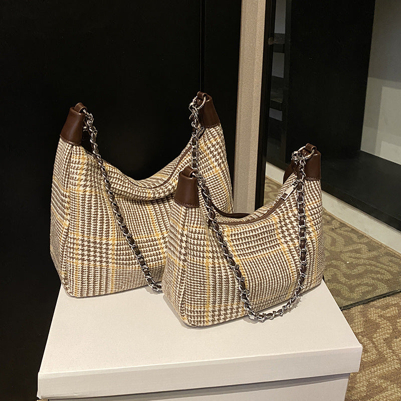 Woolen fashion large capacity 2024 foreign style chain new casual shoulder bag this year popular plaid messenger women's bag