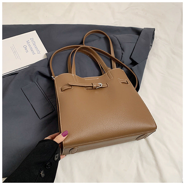 Women's bag 2024 new handbag simple and fashionable shoulder tote bag niche personalized belt buckle messenger bag