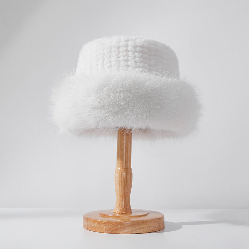 Classmate Yang's hat is thickened and cute for girls in winter to keep warm in winter, and a white plush hat for ear protection in autumn and winter.