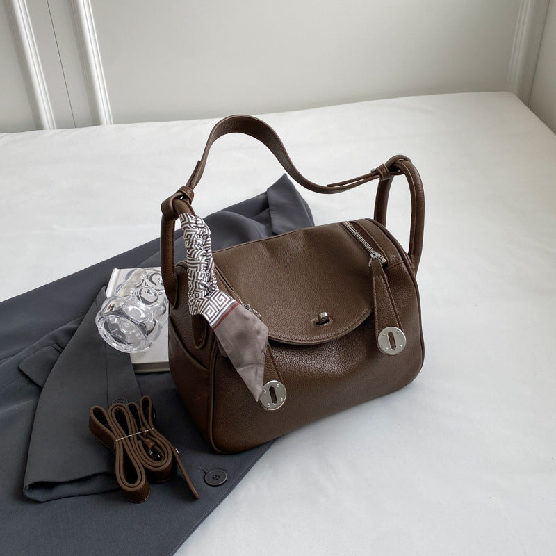 Women's bag 2024 new trendy fashion winter simple foreign style niche design messenger bag portable small square bag