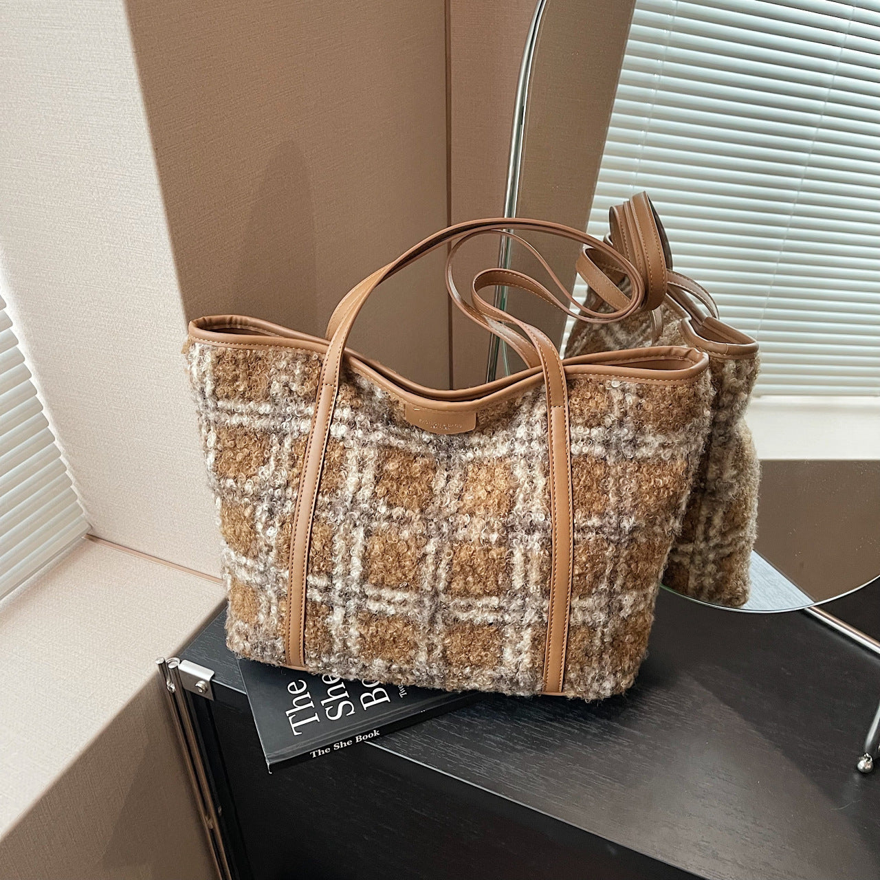 Woolen plaid single shoulder women's bag 2024 autumn and winter new niche versatile underarm large-capacity textured tote bag