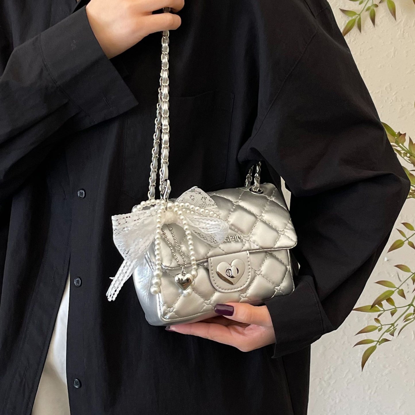 Xiaoxiangfeng silver bag women's 2025 new fashion diamond chain small square bag versatile messenger bag