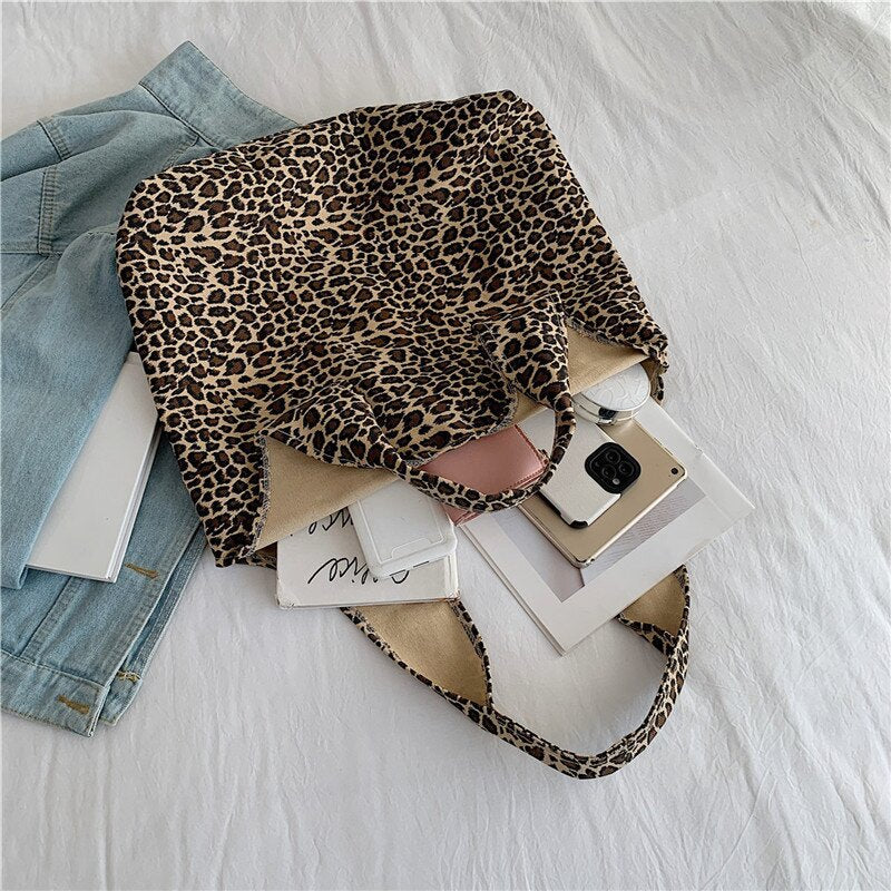 College students commute to class, large-capacity tote bag, women's 2024 new lazy wind leopard print canvas bag, shoulder bag