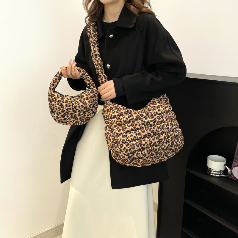 Winter new cloud bag leopard print handbag women's pleated quilted bubble cotton clothing bag large capacity shoulder messenger bag