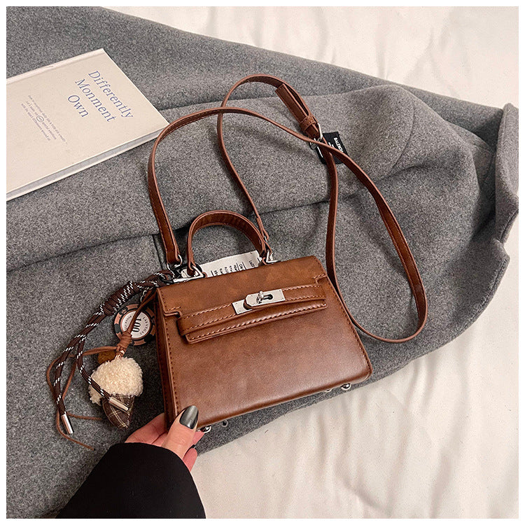Winter retro portable small bag women's 2024 new fashion simple foreign style fashion messenger bag small square bag