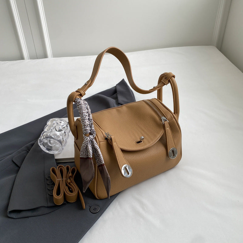Women's bag 2024 new trendy fashion winter simple foreign style niche design messenger bag portable small square bag