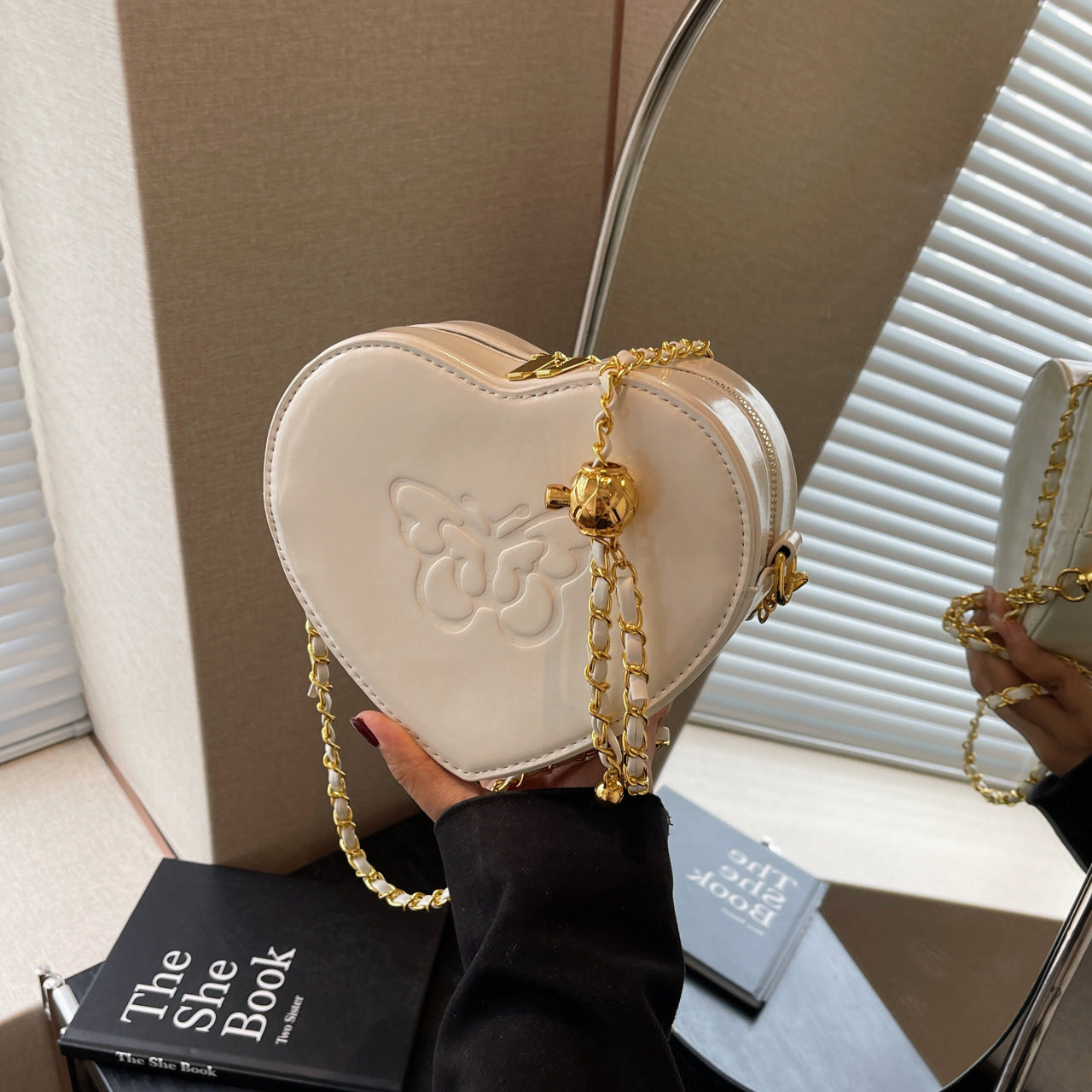 Women's bag new solid color PU heart-shaped fashion butterfly printing trend love bag niche design chain messenger bag