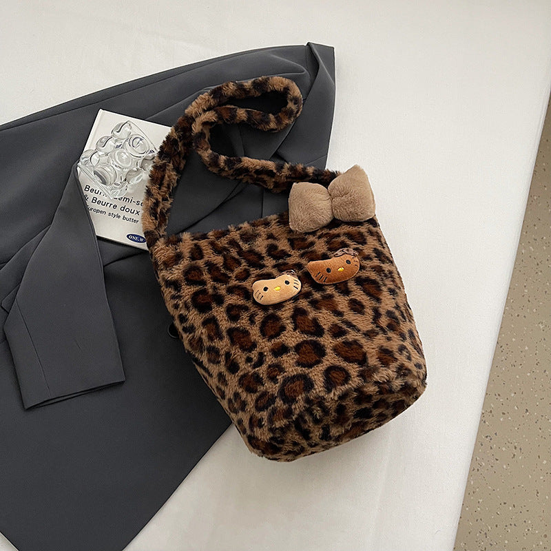 Winter leopard print plush bag women's 2024 new fashion portable bucket bag texture foreign style shoulder messenger bag