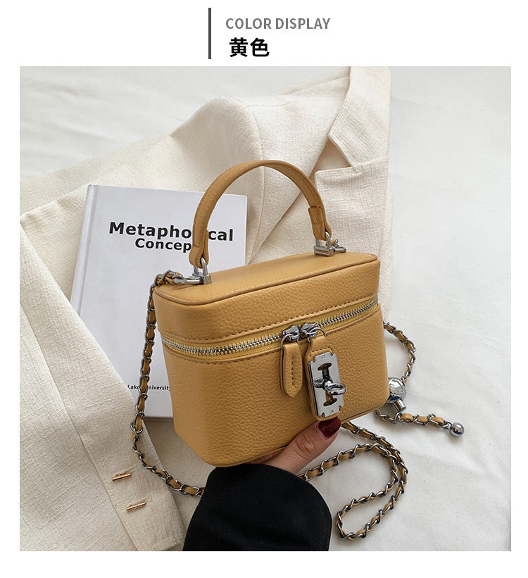 Women's bag 2022 spring and summer new Korean version fashion shoulder messenger small square bag personalized lock texture handbag