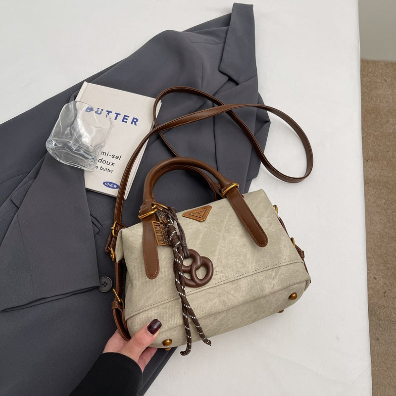 Winter retro handbag bag women's bag 2025 new fashionable large-capacity versatile casual commuter messenger pillow bag