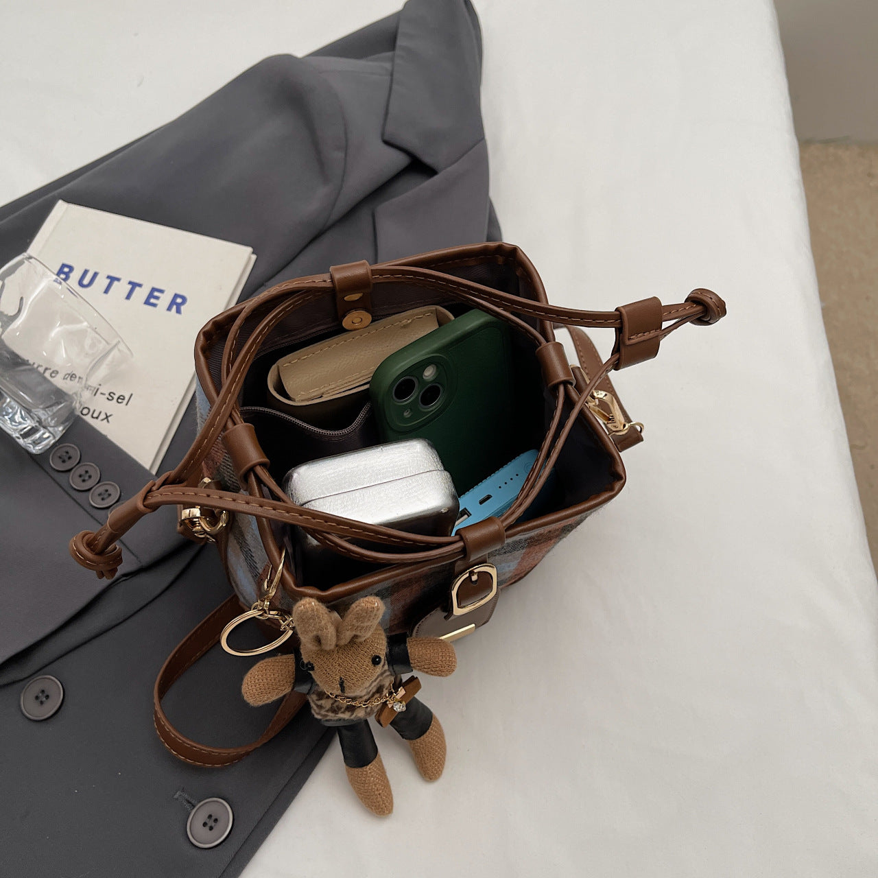 Woolen casual plaid bucket bag women's new 2024 autumn bag commuter high-end niche messenger bag