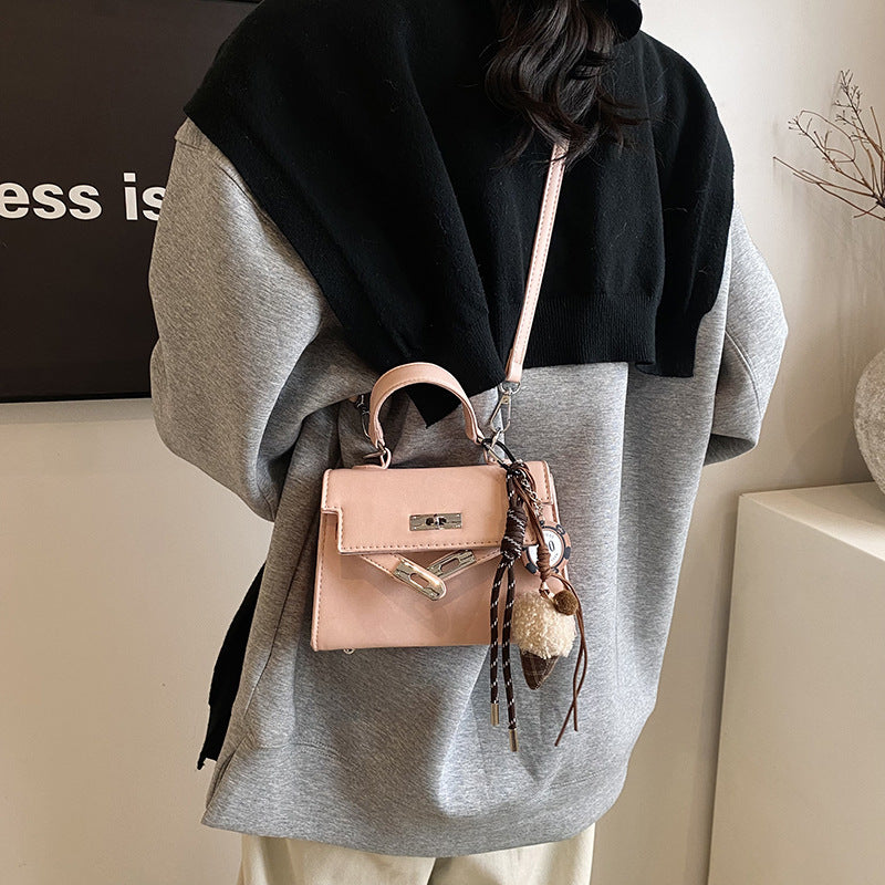 Winter retro portable small bag women's 2024 new fashion simple foreign style fashion messenger bag small square bag