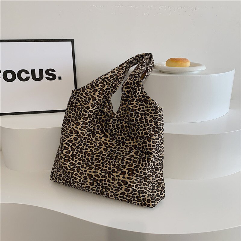 College students commute to class, large-capacity tote bag, women's 2024 new lazy wind leopard print canvas bag, shoulder bag