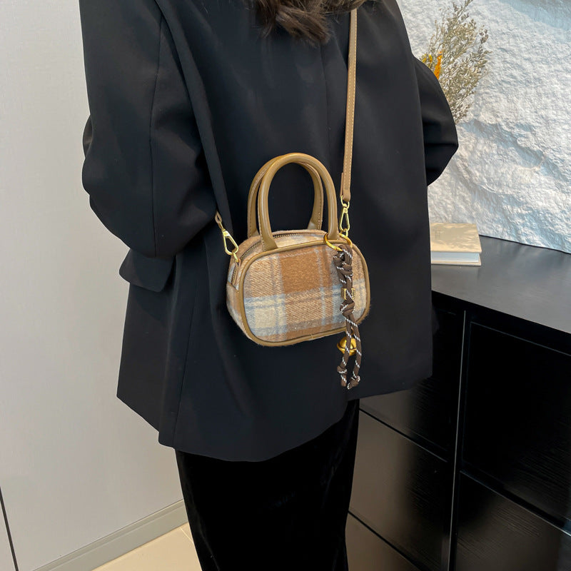 Woolen plaid bowling bag women's bag winter new shoulder messenger bag contrasting color retro style portable small square bag