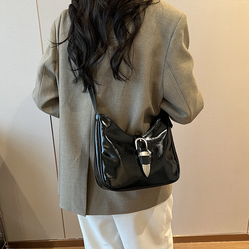 Women's messenger bag 2024 autumn simple belt buckle commuter shoulder bag underarm oil wax leather fashion handbag tide