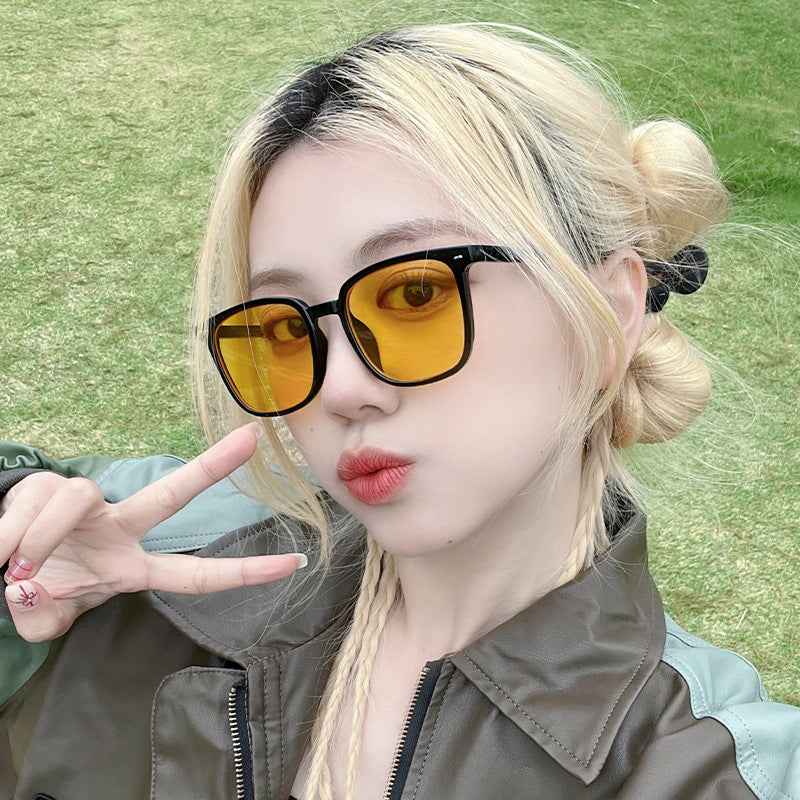 Classmate Yang, black-framed brown sunglasses, sunshade orange glasses, driving sunscreen, Korean version of women's sunglasses, one piece is sent on behalf of others.