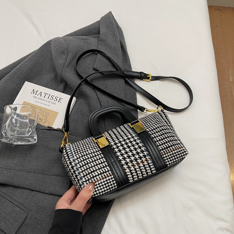 Winter new small bag women's 2024 fashion foreign simple handbag retro bowling commuter messenger bag bag