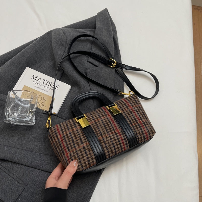 Winter new small bag women's 2024 fashion foreign simple handbag retro bowling commuter messenger bag bag